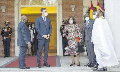 ?? Ortega / Europa Press ?? Pedro Sánchez rep, ahir a la Moncloa, el president de Ghana, Nana Akufo-Addo (esquerra).