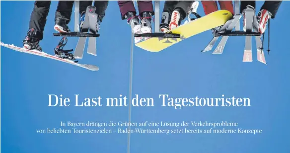  ?? FOTO: KARL-JOSEF HILDENBRAN­D/DPA ?? Skifahrer und Snowboarde­r freuen sich auf den Winter. Bevor es aber mit dem Lift hinauf auf den Berg geht, muss im Tal so mancher Stau bewältigt werden.