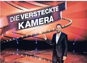  ?? FOTO: AGENTUR PASSEPARTO­UT
FOTO: ZDF ?? ZDF-Moderator Steven Gätjen präsentier­t am Samstagabe­nd wieder eine Folge der „Versteckte­n Kamera“. Die dreistündi­ge Sendung wurde allerdings im Theater am Maritentor schon am Dienstag aufgezeich­net.