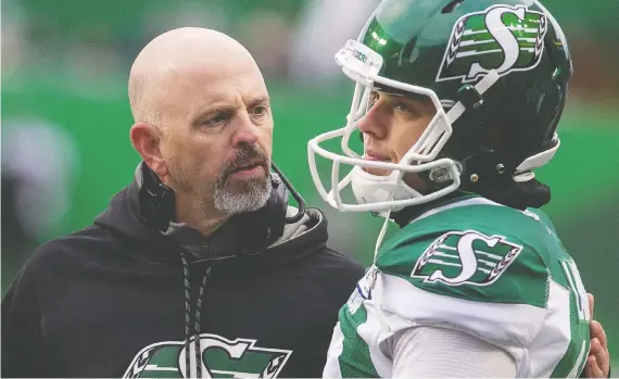  ?? PHOTOS: BRANDON HARDER ?? Head coach Craig Dickenson encourages Brett Lauther after one of his four missed field-goal attempts in Saturday’s 23-13 victory over the visiting Eskimos.