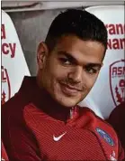  ??  ?? Ben Arfa chauffe le banc du PSG.