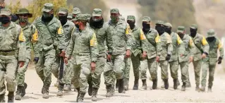  ??  ?? Son 210 los efectivos del Ejército Mexicano y de la Guardia Nacional los que colaboran en las labores.