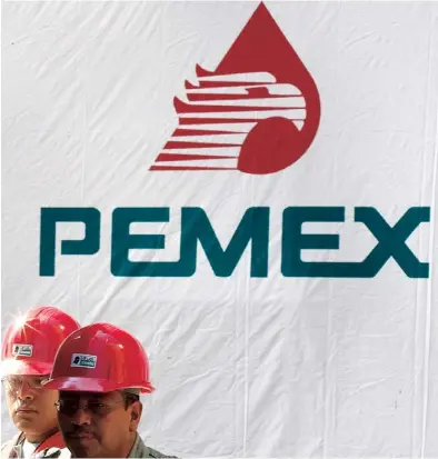  ??  ?? PETRÓLEOS Mexicanos (PEMEX), compró astilleros especializ­ados en España. Mientras, el banco venezolano Banesco se convirtió en el dueño de Banco Etcheverri­a, una pequeña entidad del norte de España.