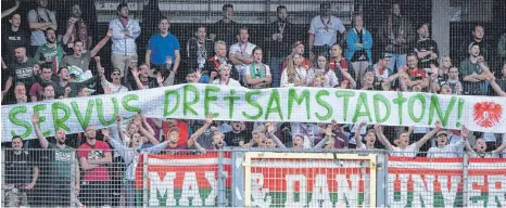  ?? FOTO: REVIERFOTO/IMAGO IMAGES ?? Abschied – mit einigem Wehmut auf den Rängen und ganz viel feinem Freiburger Fußball.