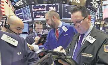  ??  ?? Resultados mixtos. Pese a las ganancias en Wall Street, las bolsas de Latinoamér­ica se fueron a la pérdida. El caso más grave fue el de Buenos Aires con un resultado de -2.15 %.