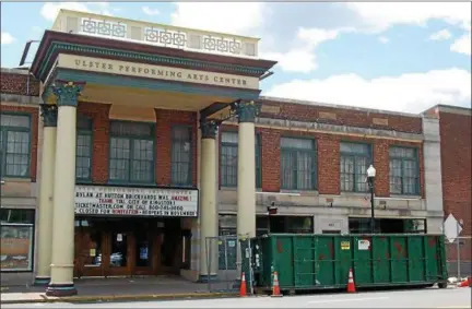  ?? ARIÉL ZANGLA — DAILY FREEMAN ?? A large trash bin stands in front of UPAC on Broadway in Midtown Kingston, N.Y., on Wednesday as renovation­s proceed inside the theater.