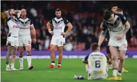  ?? Photograph: Matthew Lewis/Getty Images for RLWC ?? England struggle to hide their disappoint­ment after crashing out of the Rugby League World Cup with defeat to Samoa.