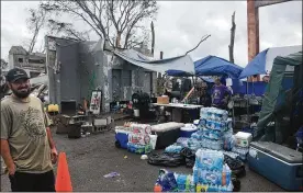  ?? WAYNE BAKER PHOTOS / STAFF ?? Tornado damage in the Wagner Ford Road area prompted Centervill­e couple Thia and Mike Whitaker, along with family and friends, to bring food to the area to help those in need in the aftermath of the tornadoes.