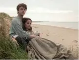  ??  ?? Eine Liebe, die nicht sein darf: Jan (Dane DeHaan) und Sophia (Alicia Vikander)