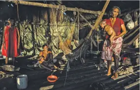  ?? MERIDITH KOHUT FOR THE NEW YORK TIMES ?? Paulina Medina Beria, left, with her daughters-in-law in a remote village. AIDS left Norbely La Rosa, center, a widow.