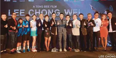  ?? PIC BY NUR ADIBAH AHMAD IZAM ?? Datuk Lee Chong Wei (eighth from right) and Josiah Cheng (fifth from right), with the cast and crew of ‘Lee Chong Wei: Rise of The Legend’.