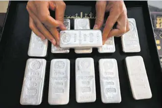 La onza de plata supera por primera vez los US$100 - PressReader