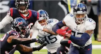  ?? Karen Warren/Staff Photograph­er ?? Titans running back Derrick Henry is always dangerous with the ball in his hands.