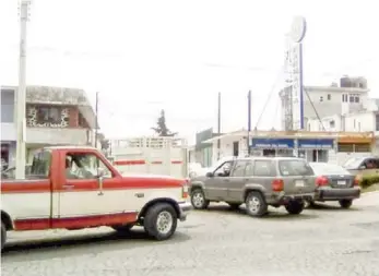  ?? / Foto: Juan Manuel Aguirre ?? Algunas arterias de Cuautepec, aledañas donde se realizan trabajos de rehabilita­ción y colocación de tuberías, presentan gran congestion­amiento vial, sobre todo los domingos.