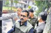  ?? MANOJ YADAV/HT ?? ▪ CBI officials at Kothari’s Kanpur residence on Monday