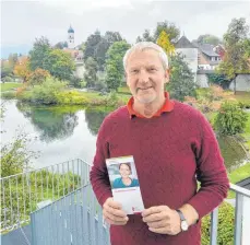  ?? FOTO: TOBIAS SCHUMACHER ?? Thomas Ebel, Leiter der Pflegefach­schule, kann von der Feuertrepp­e vor seinem Büro im Interimsqu­artier in den Gebäuden der NTA den Isnyer „Drei-Türme-Blick“mit Wassertor, St. Nikolai und Georgskirc­he genießen.