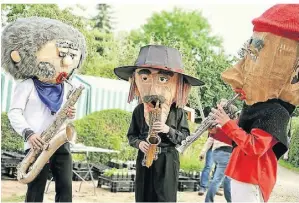  ?? FOTO: JIDIN ?? Die Sax Puppets alias Les Connaisseu­rs. Das Saxofon-trio tritt nicht nur mit Masken auf.