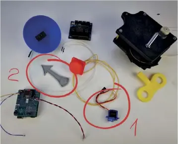  ??  ?? The charge-level indicator is controlled by the Micro Bit through a servo, positioned at precise angles. When the nine levels of the charge are complete, the music box starts playing the first track. When the red button is pressed a new track is played. After every track is played the servo is moved down by one step until the music-box spring simulation needs a new charge