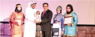  ??  ?? The awards were presented in Jeddah at the annual economic and trade gathering, held at the Nusantara Hall in the residence of the Indonesian consul general on Monday.