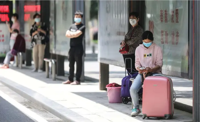  ?? FOTO: LEHTIKUVA/STR/AFP ?? Efter över en månad utan nya fall, rapportera­des sex nya coronafall i den kinesiska staden Wuhan under helgen.