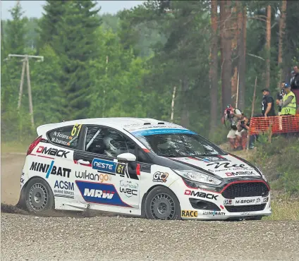  ?? FOTO: JORDI RIEROLA ?? Nil Solans y su copiloto ‘Miki’ Ibáñez, de Matadepera, son líderes destacados del Mundial Júnior tras ganar las 3 primeras pruebas