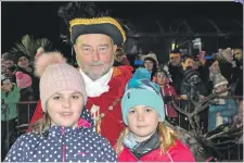  ?? 15_T47_ObanWinter­Festival1 ?? Town crier Stuart Smith with Rachel Carre and Erin Jackson.