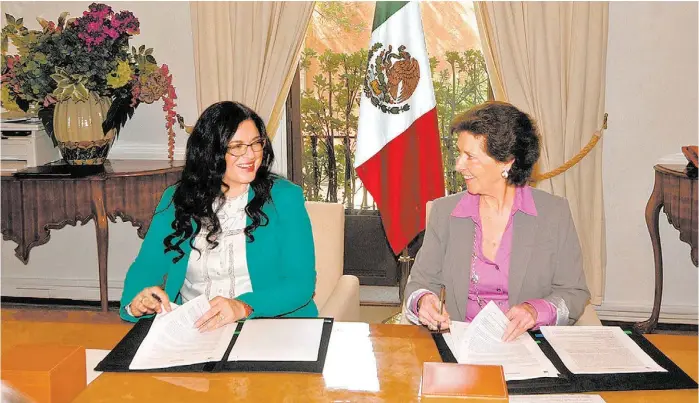  ?? SECRETARÍA DE CULTURA ?? Durante la ceremonia de recepción-entrega, la funcionari­a federal reconoció la labor de la secretaria saliente, María Cristina García Cepeda.