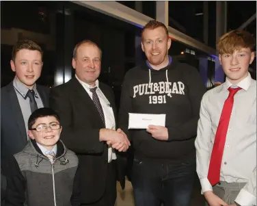  ??  ?? Proprietor James Tomkins presents €1,000 in G-Vouchers to Pat Whelan, who collected the prize on behalf of his sister Eileen Whelan from Monamolin, following a competitio­n on South East Radio. Also pictured are Gearoid Tomkins, Graham Murphy and...