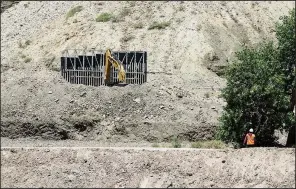  ?? AP/CEDAR ATTANASIO ?? A section of fencing is moved into place in May in a border wall project in Sunland Park, N.M., completed by We Build the Wall. U.S. Customs and Border Protection officials have appeared hesitant to endorse that effort, but El Paso Border Patrol sector chief Gloria Chavez openly praised it earlier this month.