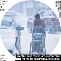  ??  ?? Bientôt, avec l’hiver, la vie renfermée reprendra ses droits. Et avec elle, le risque accru de contagion du virus.