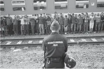  ??  ?? La Hongrie se veut un rempart contre le flux des réfugiés