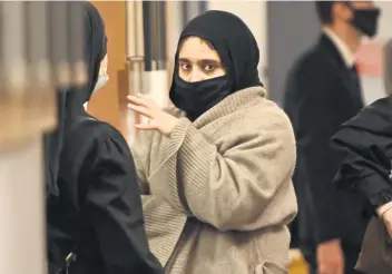  ?? PHOTO MARTIN ALARIE ?? Ichrak Nourel Hak, enseignant­e portant le hijab, au palais de justice de Montréal, hier.