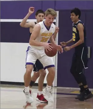  ??  ?? Southwest High’s Grant Hansink prepares to make a move toward the basket as a pair of Calipatria High players defend during the teams’ first-round CIF-San Diego Section Div. IV playoff game Tuesday night in El Centro. KARINA LOPEZ PHOTO