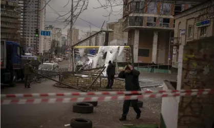  ?? ?? Ukrainian police inspect an area after an apparent Russian strike in Kyiv today. Photograph: Emilio Morenatti/AP