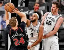  ?? Darren Abate / Associated Press ?? Derrick White (4), trying to guard the Bulls’ Lauri Markkanen, routinely sacrifices his body — and teeth — on defense.