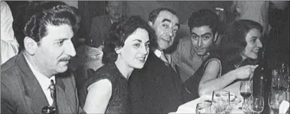  ?? ARCHIVO RMST ?? Rafael Santos Torroella, Maite Bermejo, Antoni Tàpies y M.ª Dolores Pradera, en Madrid (1951)