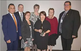  ??  ?? Living Sky Casino was formally presented their SCBEX Member Business of the Year SCBEX Spirit of Swift Current Award. Chamber Board Chairman Doug Evjen presented the award to Living Sky Casino employees Raul Rojas, Carol Hussey, Jackie Fischer, Diane Lantican, Vicki Field and Casino General Manager Trevor Marion.