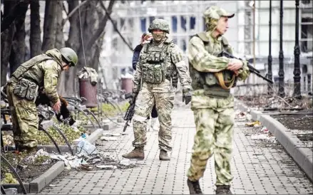  ?? AFP ?? Russian soldiers walks along a street in Mariupol on April 12, as Russian troops intensify a campaign to take the strategic port city, part of an anticipate­d massive onslaught across eastern Ukraine, while Russia’s President makes a defiant case for the war.
