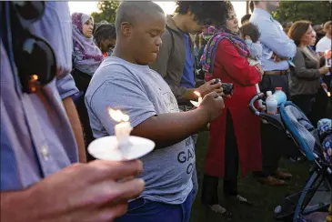  ?? TONY GUTIERREZ / ASSOCIATED PRESS ?? About 200 people attend a vigil Thursday night in the Dallas suburb of Balch Springs for Jordan Edwards, a 15-year-old black teen authoritie­s say was killed when a white police officer opened fire into a car.