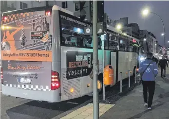  ?? FOTO: BEN AMOR ?? Die Häfler Volleyball­er fahren im Bus des Rivalen durch Berlin.