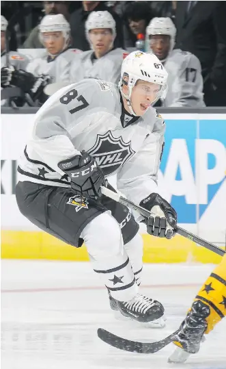  ?? BRUCE BENNETT/GETTY IMAGES ?? Metropolit­an captain Sidney Crosby carries the puck in an all-star tournament match against the Atlantic Division on Sunday in Los Angeles. Crosby scored his first all-star point in the game.