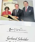  ?? ?? 2012 trägt sich Ex-bundeskanz­ler Gerhard Schröder ins Goldene Buch ein.