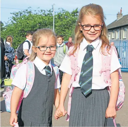  ?? Picture: Dougie Nicolson. ?? Marcie, 5, and Grace, 8, at St Clements Primary School.