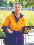  ??  ?? INSIGHTFUL: Sugar Research Australia senior researcher and plant breeder Felicity Atkin chats to the women.