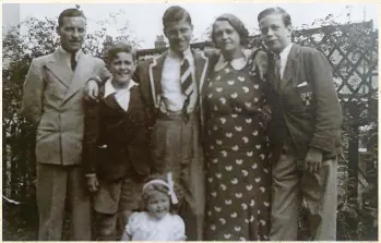  ??  ?? A young Anne Reid with her family, including her father Colin who was in the SOE