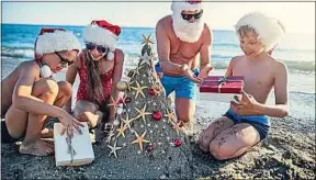  ??  ?? Selon TripAdviso­r, deux Français sur dix ont prévu d’offrir un voyage à Noël.