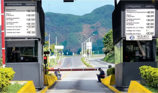  ?? FOTO ?? Al cierre de esta edición se mantenía una nueva expectativ­a por la posible habilitaci­ón de la autopista Medellín-Bogotá en la calzada de descenso, y tránsito en las noches a partir de hoy. La afectación económica es mayor cada día.