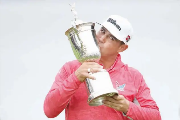  ?? Agence France-presse ?? ↑ Gary Woodland poses with the trophy after winning the US Open at Pebble Beach Golf Links on Sunday.