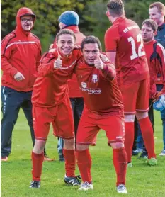  ?? Foto: Anton Färber ?? Gute Laune beim VfB Oberndorf: Im Spiel gegen den TSV Ebermergen feierte die Mannschaft einen 6:0‰Kantersieg.