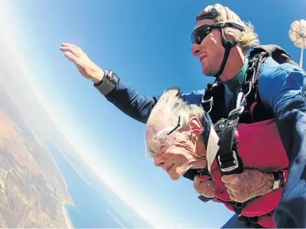  ?? Picture: JASON BAKER ?? FEELING HUNDREDS: Georgina Harwood celebrated her centenary with Cape Town skydiving instructor Jason Baker yesterday